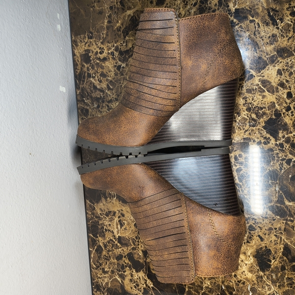 Sugar Brown Wedge Ankle Boots Size 7 Like New - Picture 9 of 14